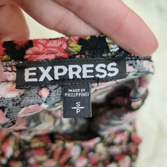 Express Women Black Floral Romper Sweetheart Button Front Size Small - Picture 6 of 6